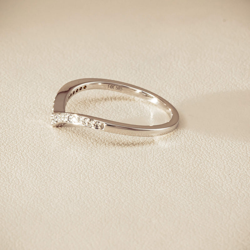 14ct White Gold Diamond Chevron Band