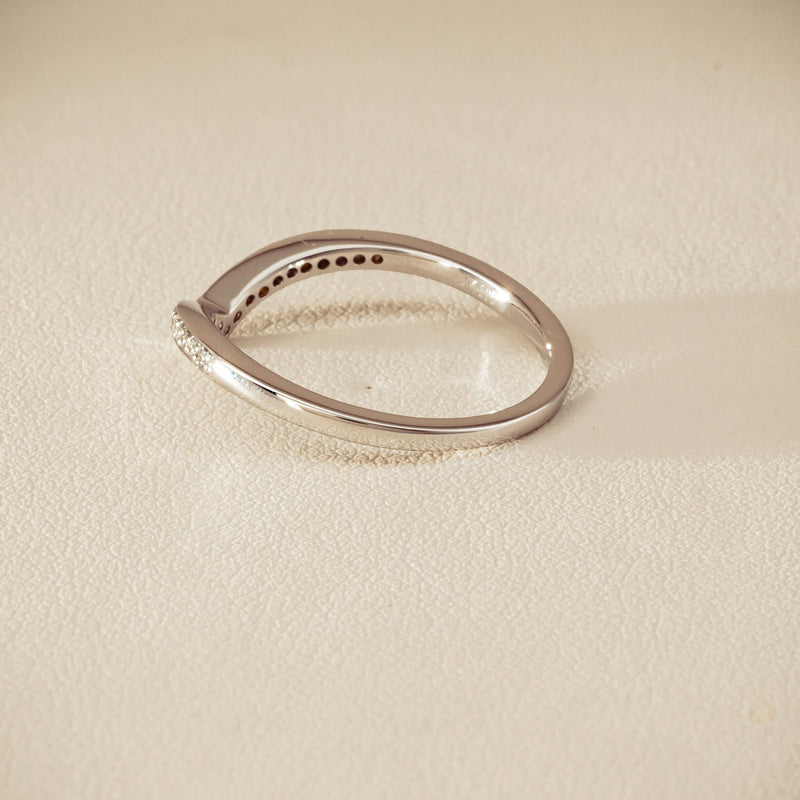 14ct White Gold Diamond Chevron Band