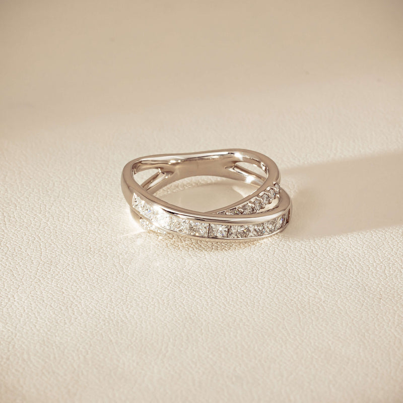 Deja Vu Platinum 1.00ct Diamond Crossover Ring
