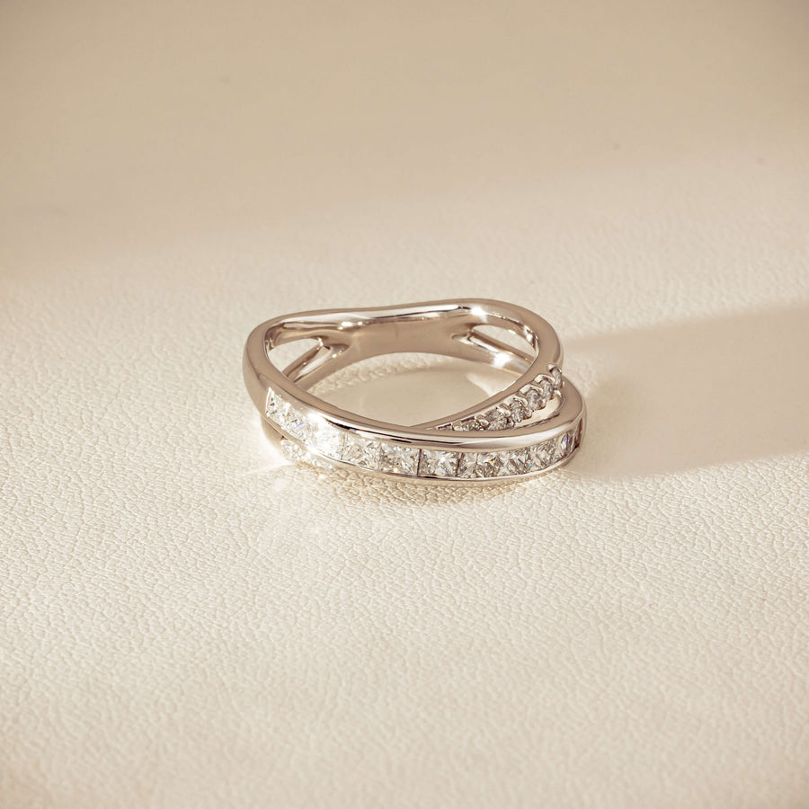 Deja Vu Platinum 1.00ct Diamond Crossover Ring
