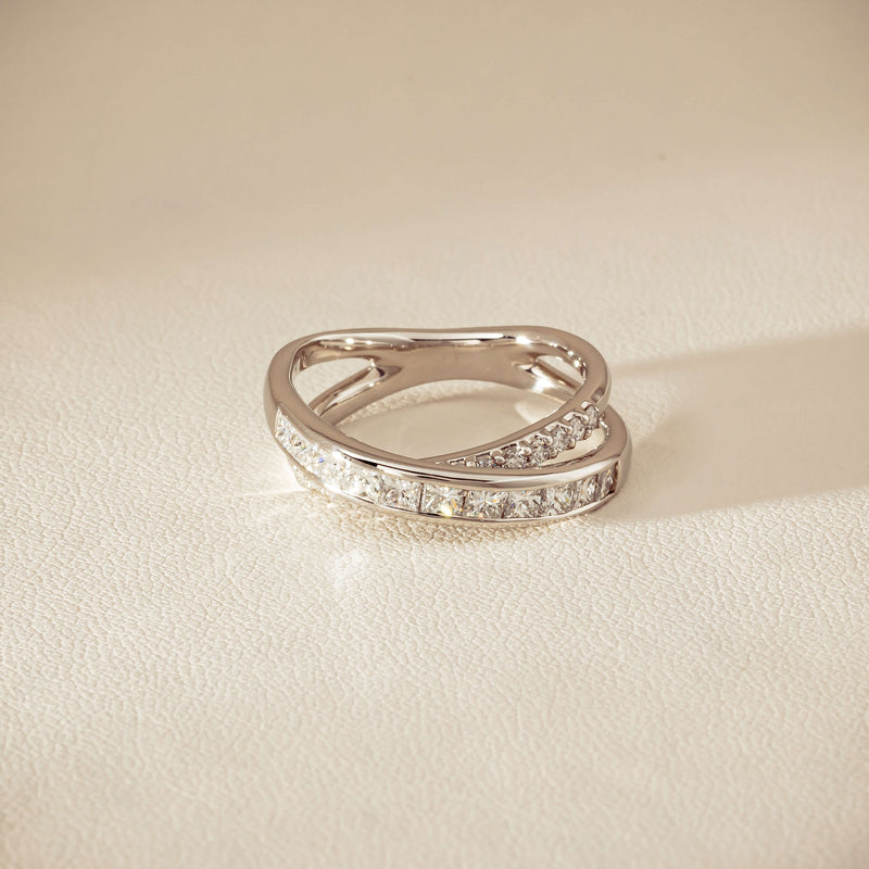 Deja Vu Platinum 1.00ct Diamond Crossover Ring