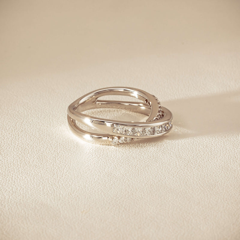 Deja Vu Platinum 1.00ct Diamond Crossover Ring