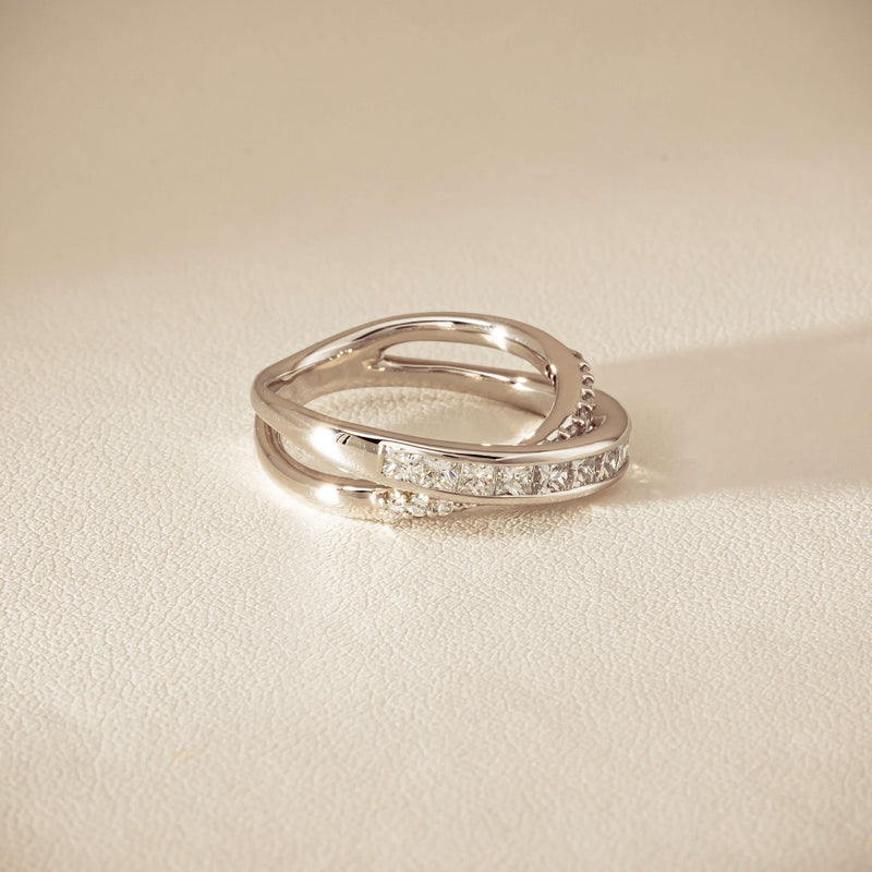 Deja Vu Platinum 1.00ct Diamond Crossover Ring