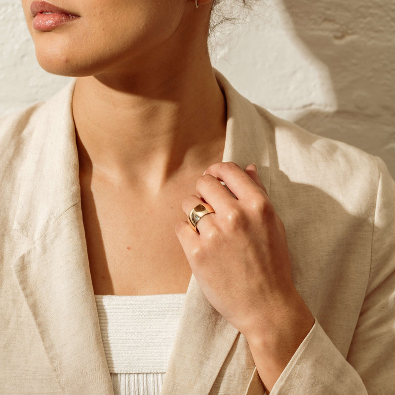 Deja Vu 10ct Yellow Gold Comfort Curve Barrel Ring