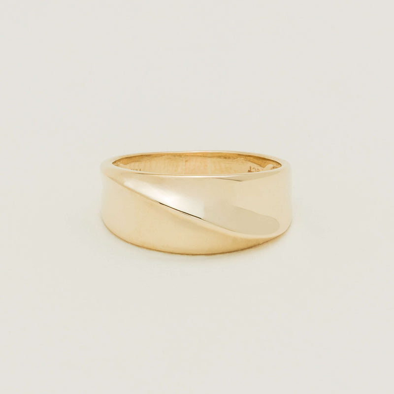 Deja Vu 9ct Bold Twisted Dome Ring