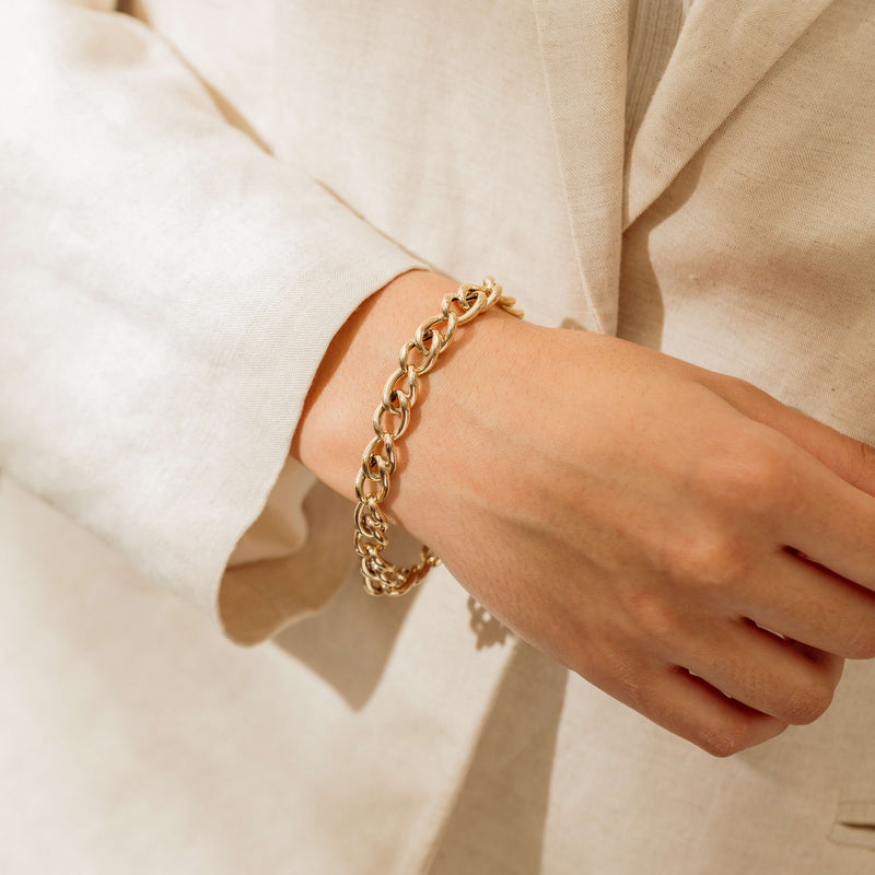 Deja Vu 9ct Yellow Gold Hollow Curb Link Bracelet 20cm - Bracelet - Walker & Hall