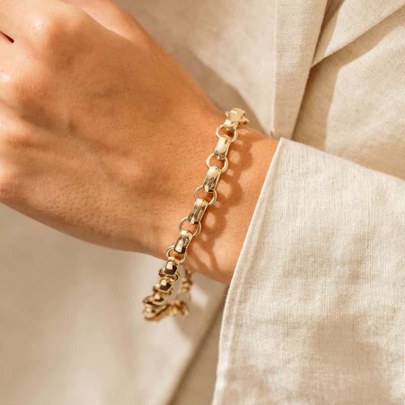 Deja Vu 9ct Yellow Gold Oval Link Chain Bracelet 23cm - Bracelet - Walker & Hall