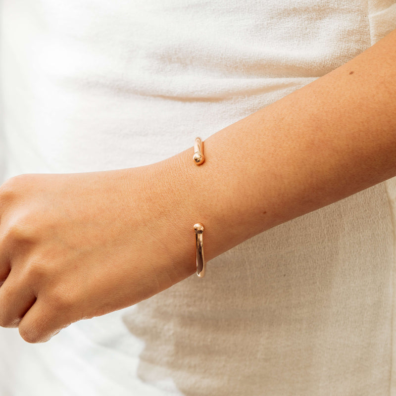 Deja Vu 9ct Rose Gold 4mm Torque Bangle - Bracelet - Walker & Hall
