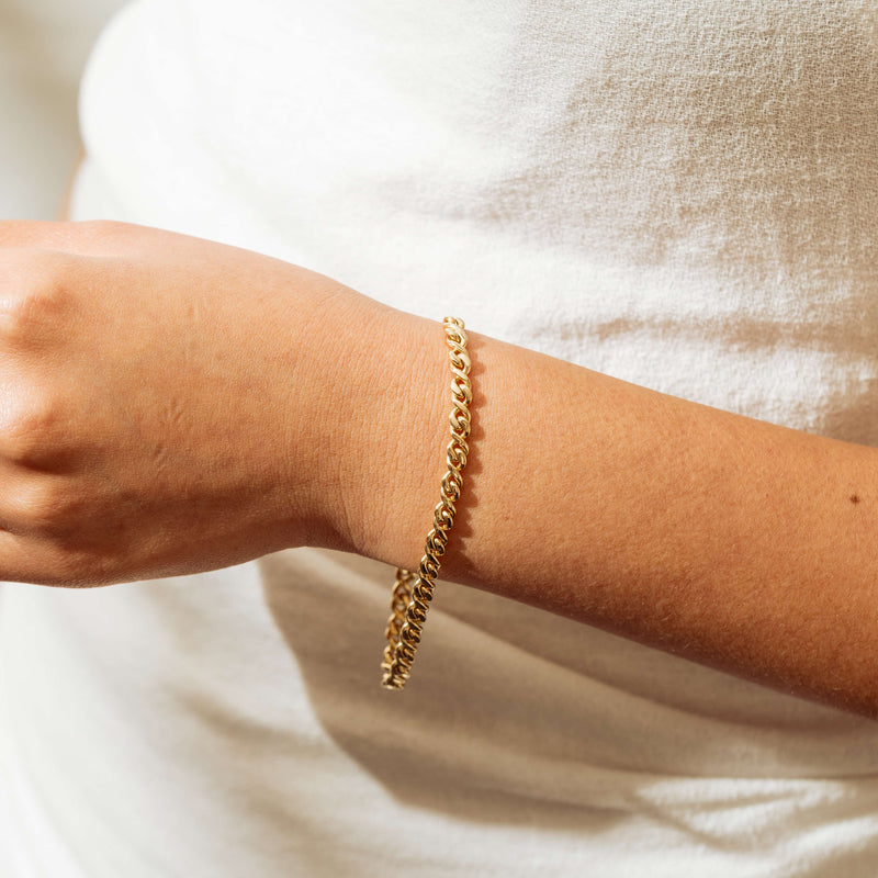 Deja Vu 18ct Yellow Gold Figure-8 Bracelet 20cm