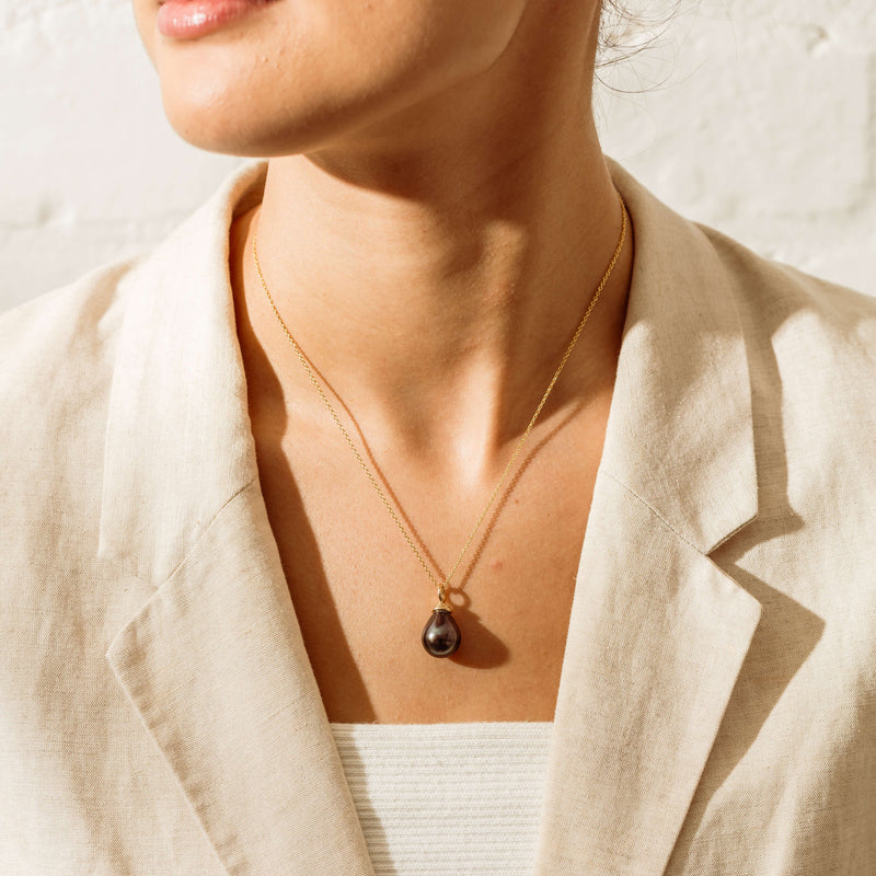 18ct Yellow Gold 12.9mm Black Pearl Drop Pendant - Necklace - Walker & Hall