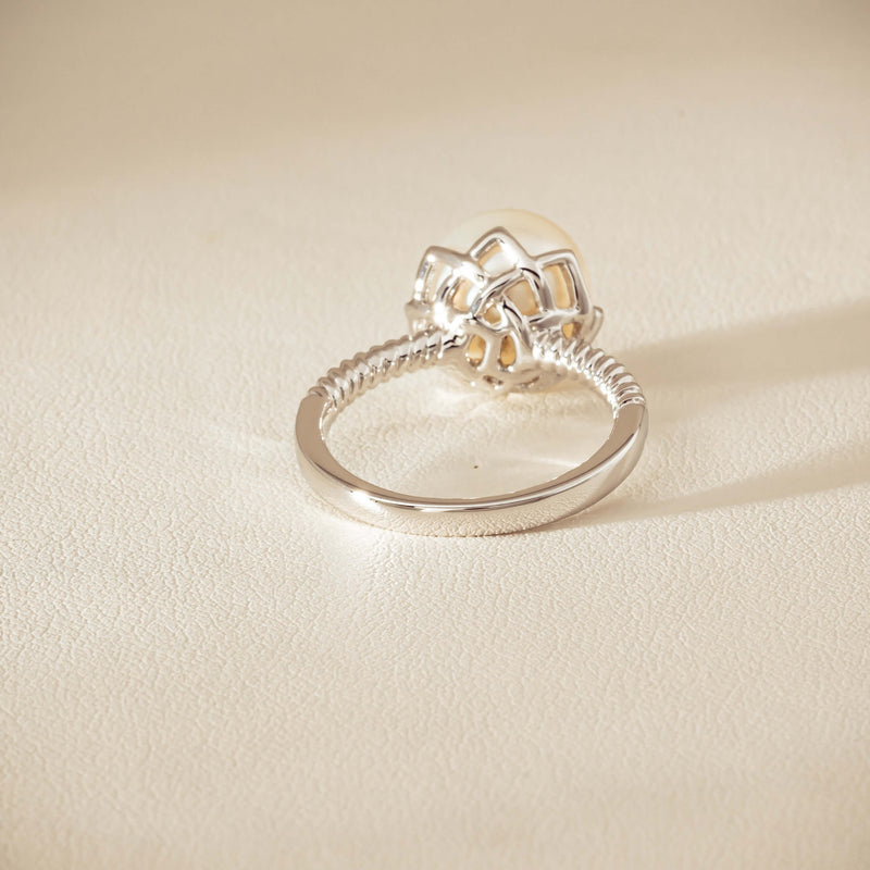 18ct White Gold 10.6mm South Sea Pearl Selene Ring