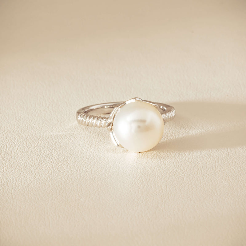 18ct White Gold 10.6mm South Sea Pearl Selene Ring