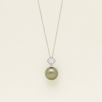 18ct White Gold 13mm Black Pearl Openwork Pendant