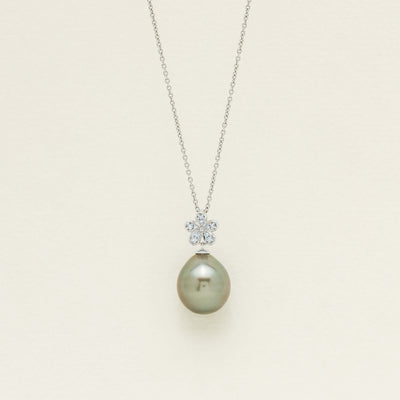 18ct White Gold 12.5mm Black Pearl Flower Pendant