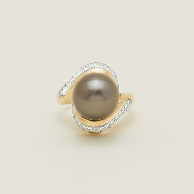 Deja Vu 18ct Yellow Gold 11.8mm Black Pearl & Diamond Ring - Ring - Walker & Hall