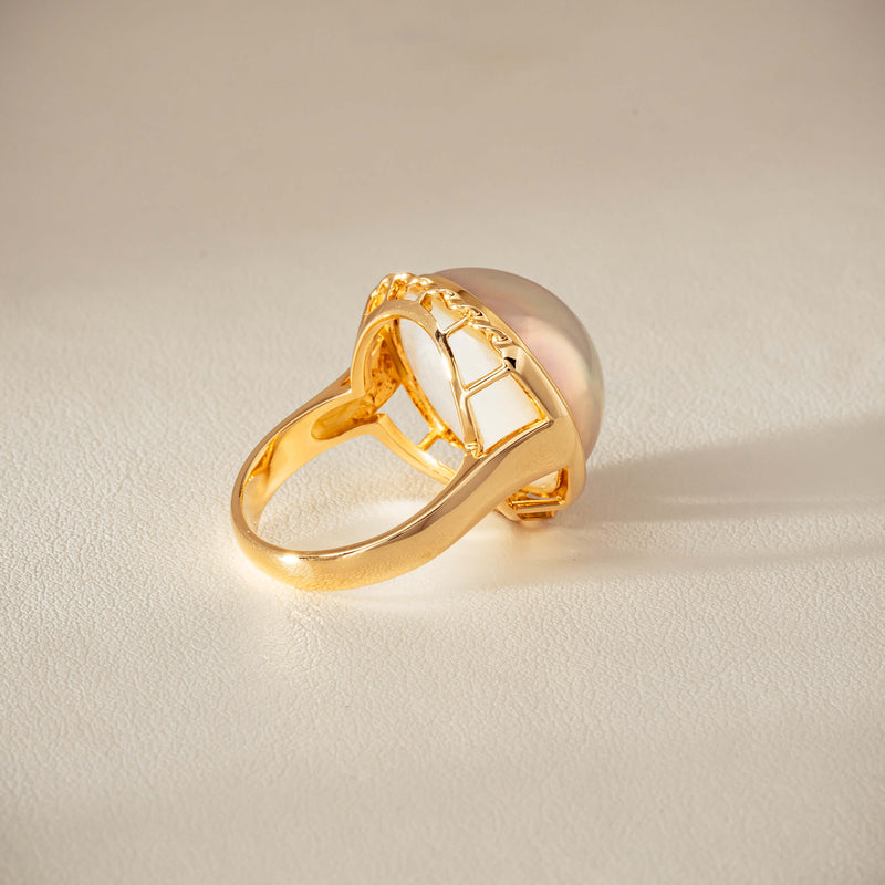 Deja Vu 18ct Yellow Gold 17mm Mabe Pearl Ring