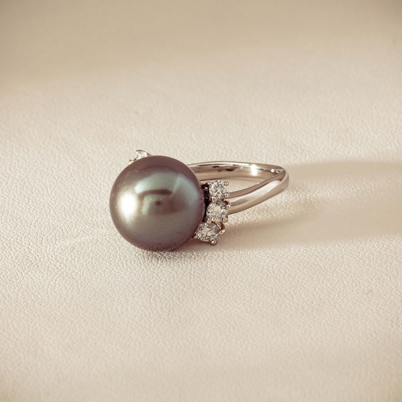 Deja Vu Platinum 12.9mm Black Pearl & Diamond Ring