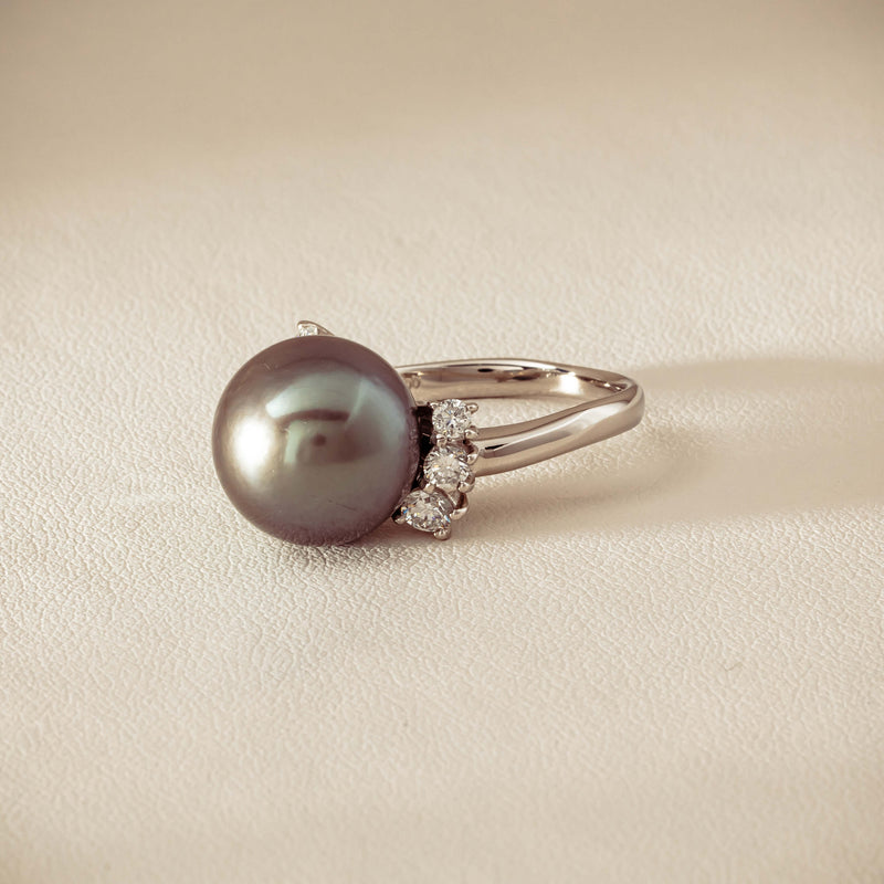 Deja Vu Platinum 12.9mm Black Pearl & Diamond Ring