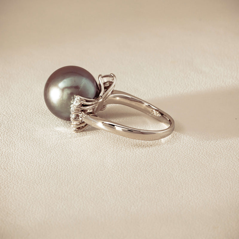 Deja Vu Platinum 12.9mm Black Pearl & Diamond Ring