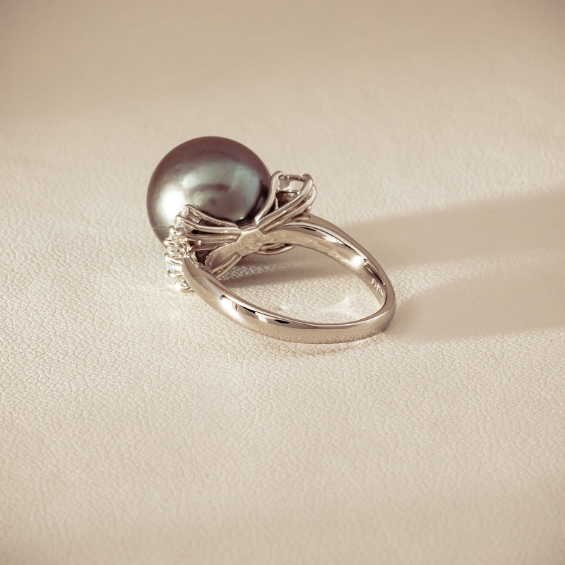 Deja Vu Platinum 12.9mm Black Pearl & Diamond Ring