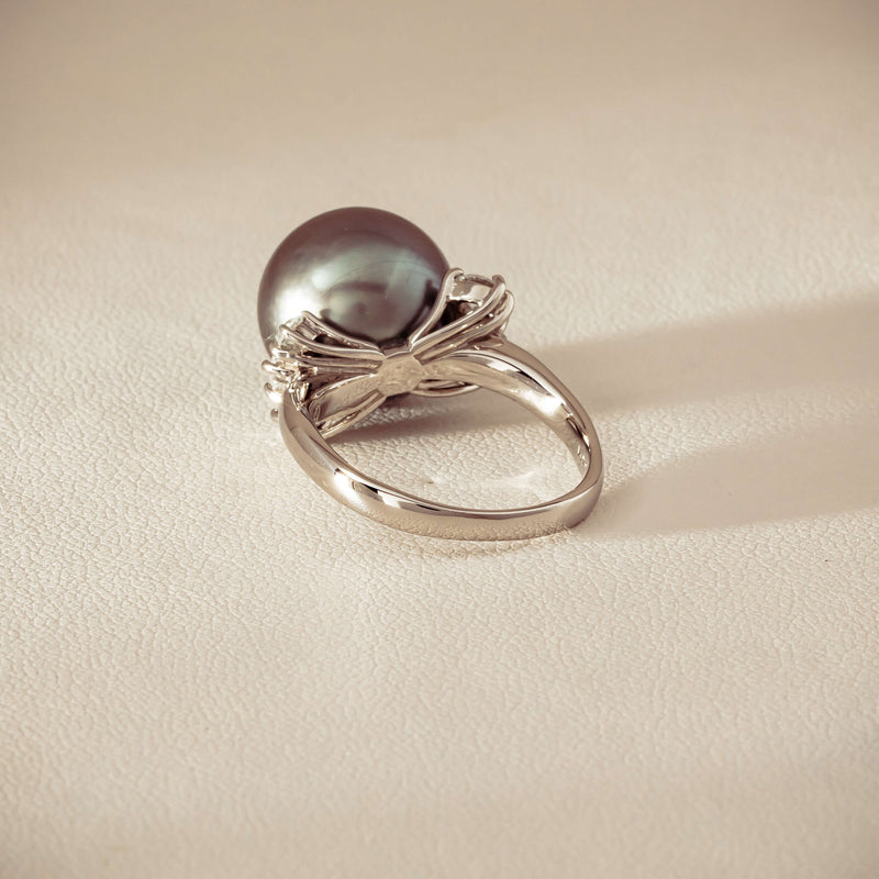 Deja Vu Platinum 12.9mm Black Pearl & Diamond Ring