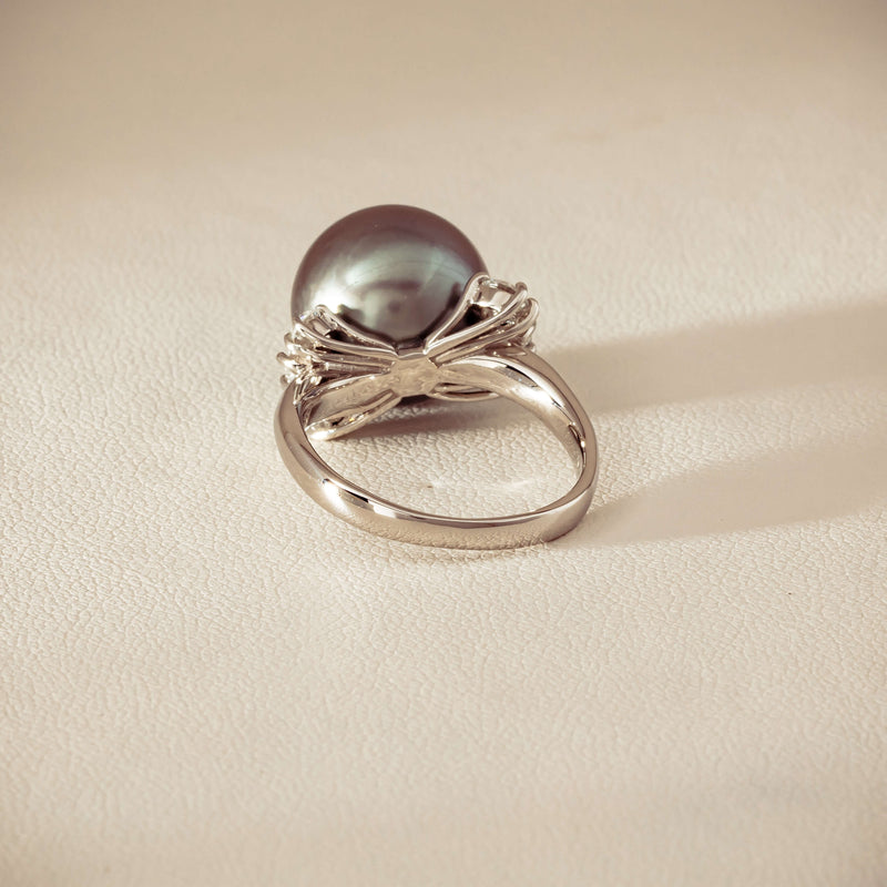 Deja Vu Platinum 12.9mm Black Pearl & Diamond Ring