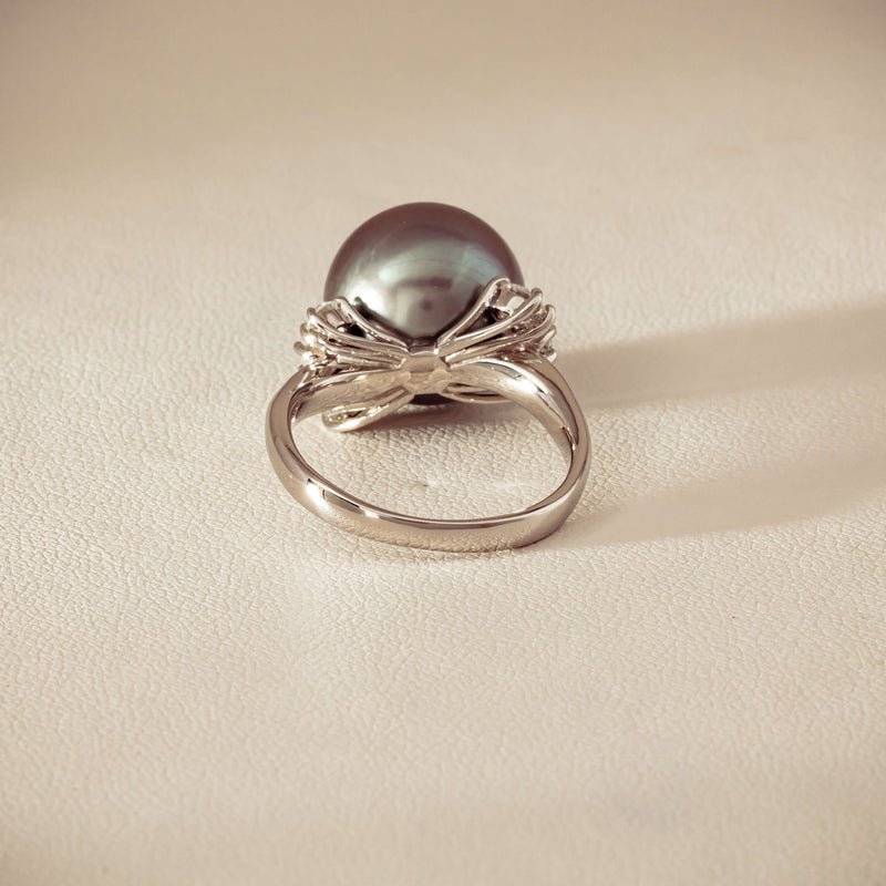 Deja Vu Platinum 12.9mm Black Pearl & Diamond Ring