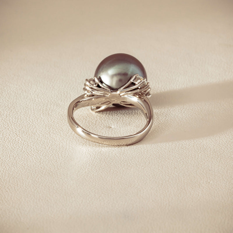 Deja Vu Platinum 12.9mm Black Pearl & Diamond Ring