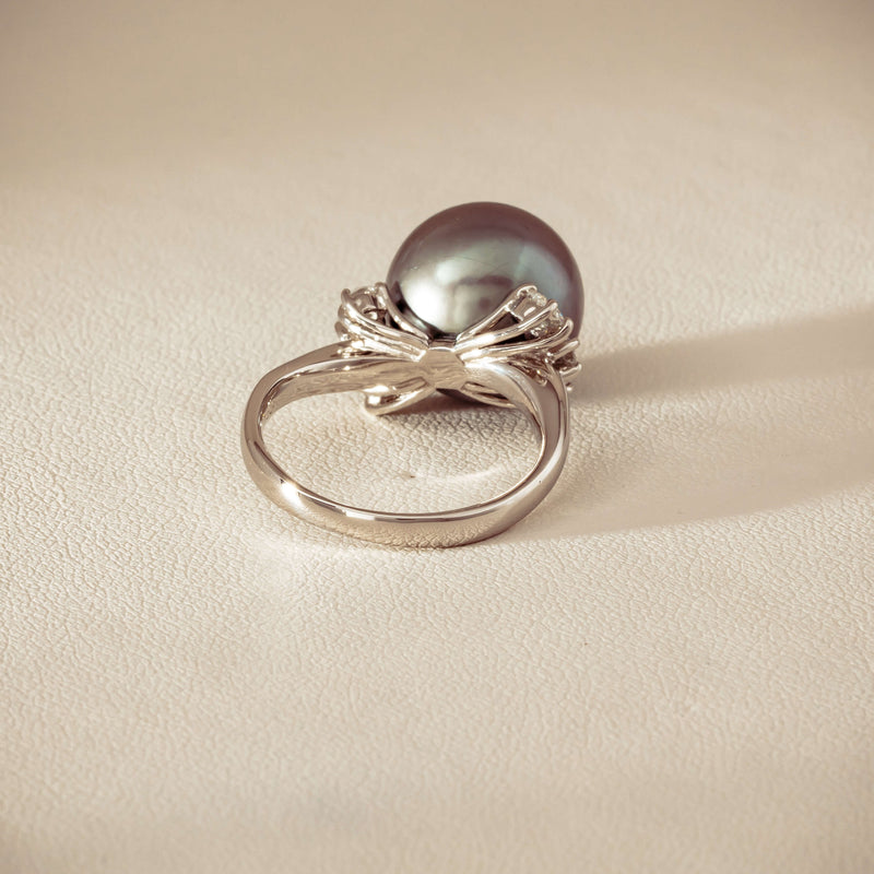 Deja Vu Platinum 12.9mm Black Pearl & Diamond Ring