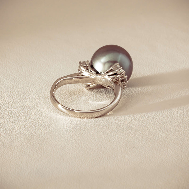 Deja Vu Platinum 12.9mm Black Pearl & Diamond Ring