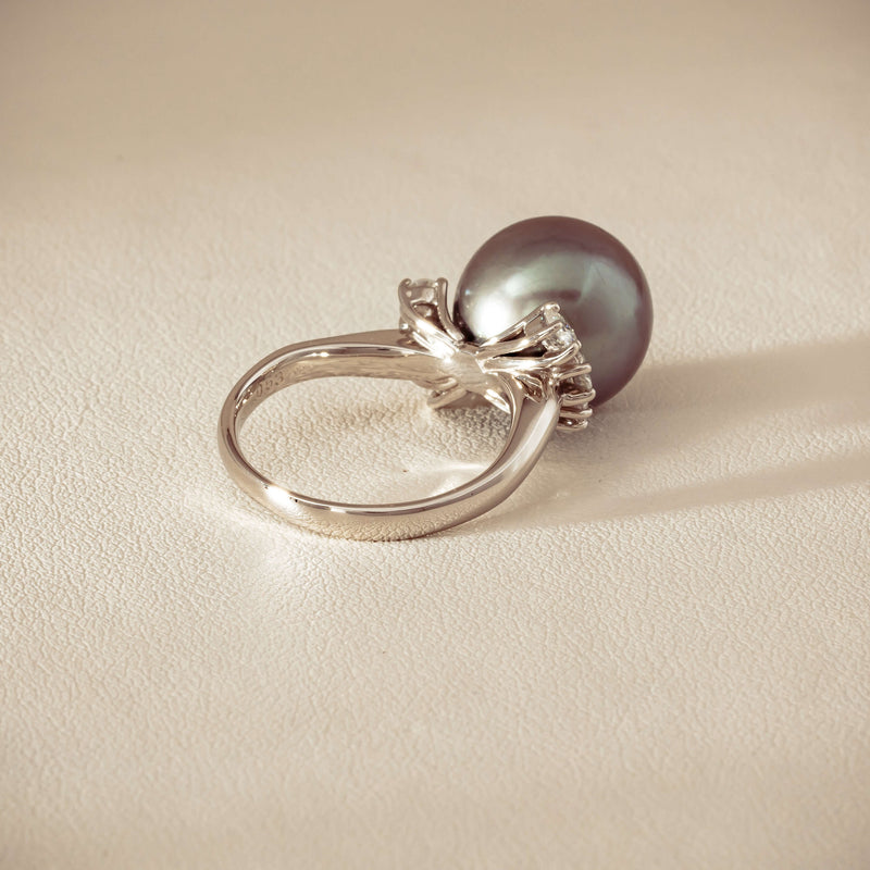 Deja Vu Platinum 12.9mm Black Pearl & Diamond Ring
