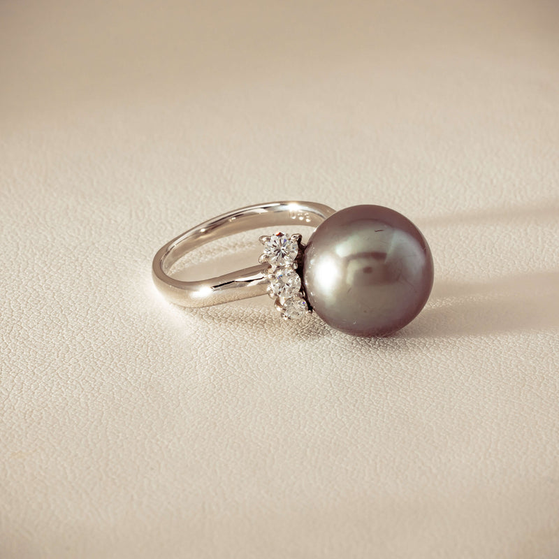 Deja Vu Platinum 12.9mm Black Pearl & Diamond Ring