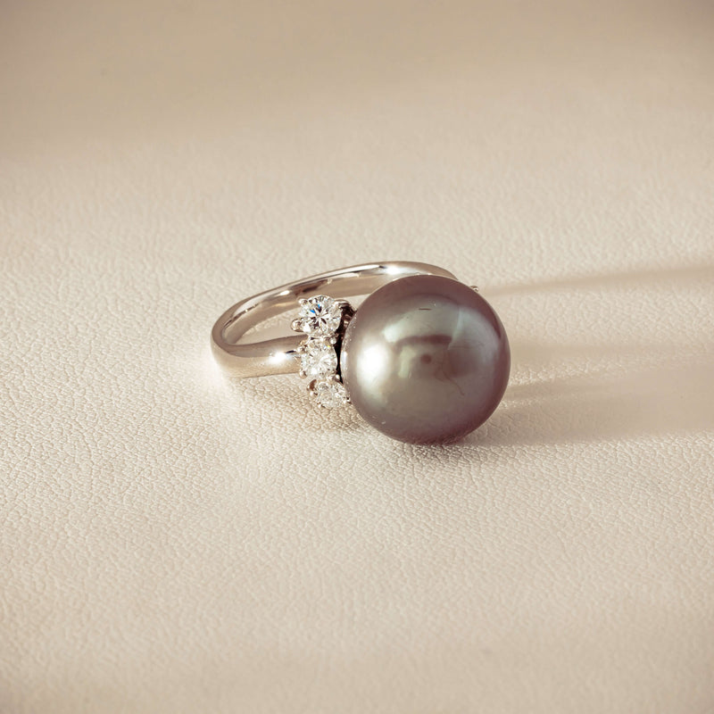 Deja Vu Platinum 12.9mm Black Pearl & Diamond Ring