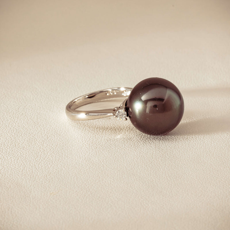 Deja Vu Platinum 13.5mm Black Pearl & Diamond Ring