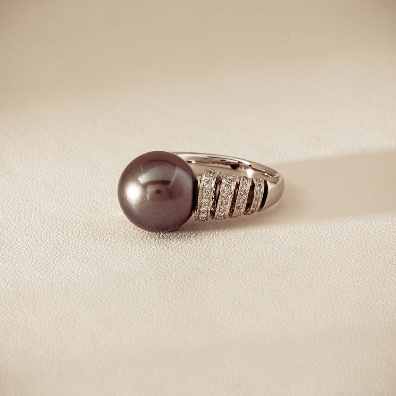 Deja Vu Platinum 13mm Black Pearl & Diamond Ring