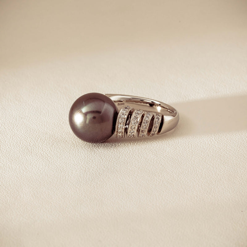 Deja Vu Platinum 13mm Black Pearl & Diamond Ring