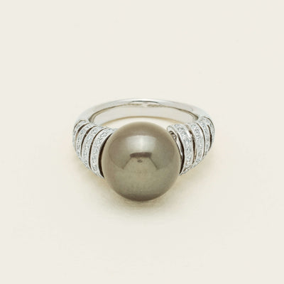 Deja Vu Platinum 13mm Black Pearl & Diamond Ring